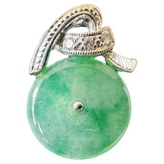 Pendentif en platine et diamant en jade rond naturel de type Vivid Diamonds du Myanmar