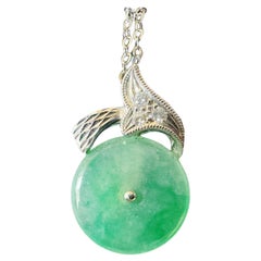 Pendentif en platine et diamant en jade rond naturel du Myanmar de type Icy et de couleur vert vif