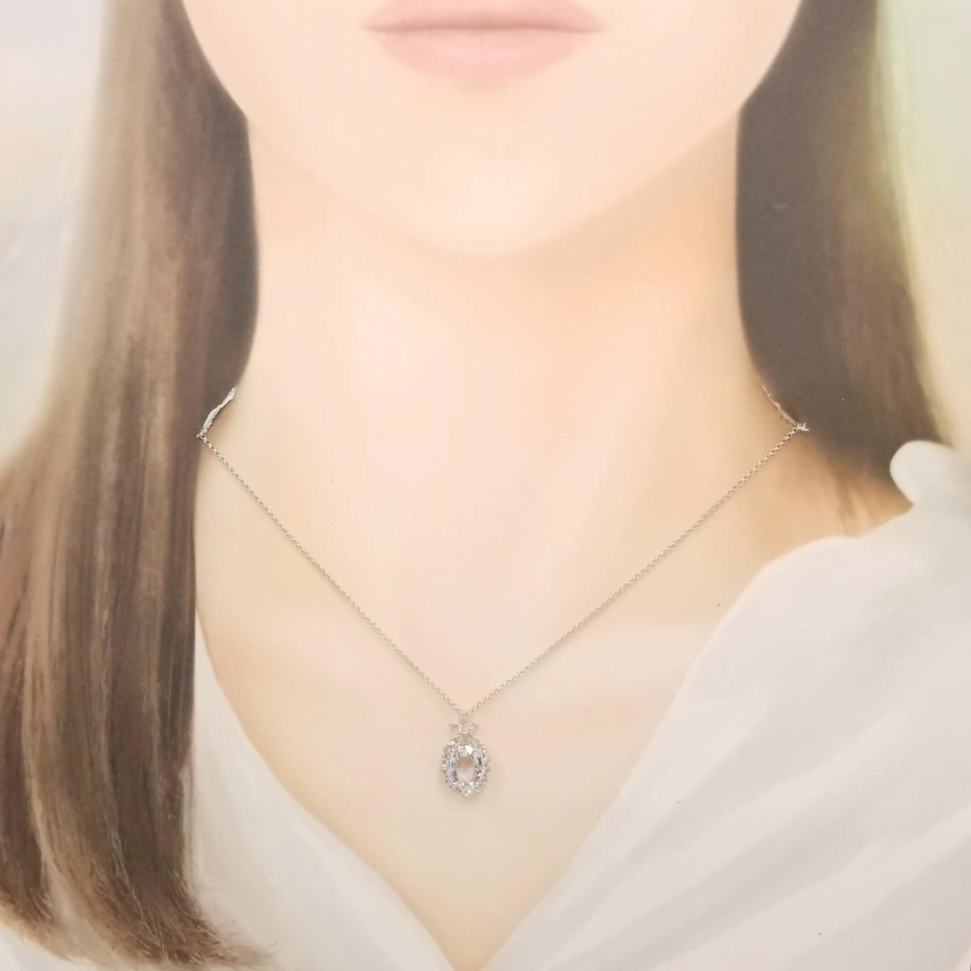 Moderne Pendentif saphir et diamant en or blanc 18 carats certifié IGI de 1,72 carat sans chaleur en vente