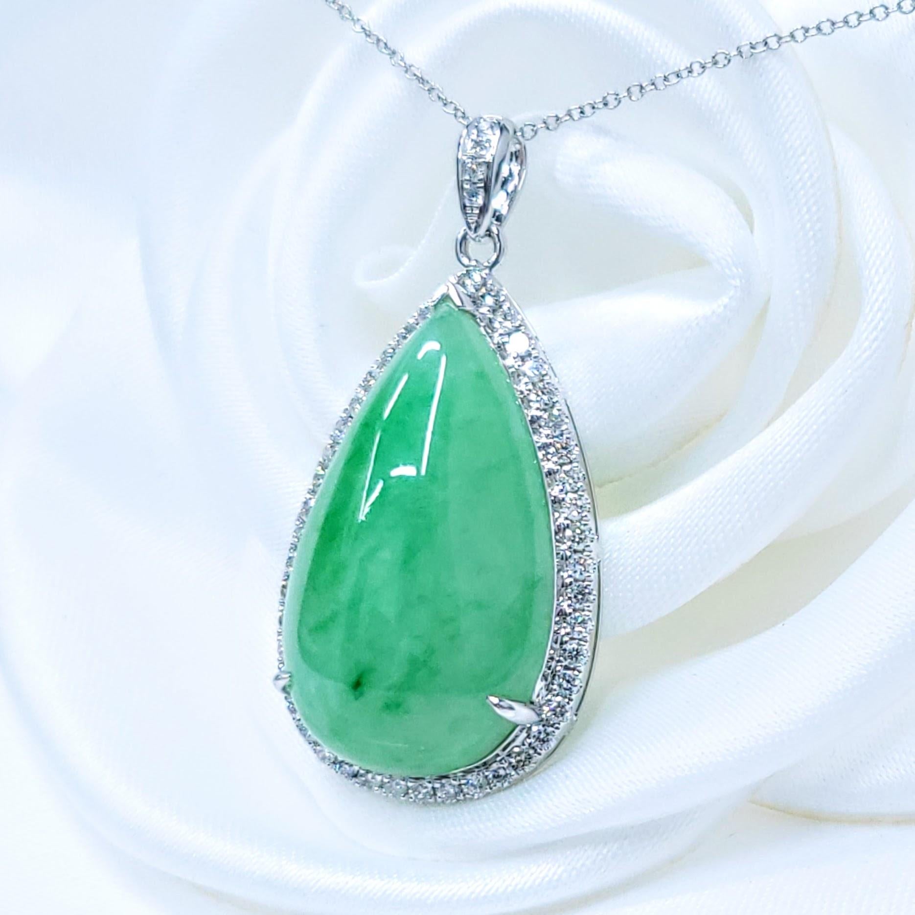 Pendentif en or blanc 18 carats en jade certifié Cui Fei de type A et diamant de 0,48 carat en vente 1
