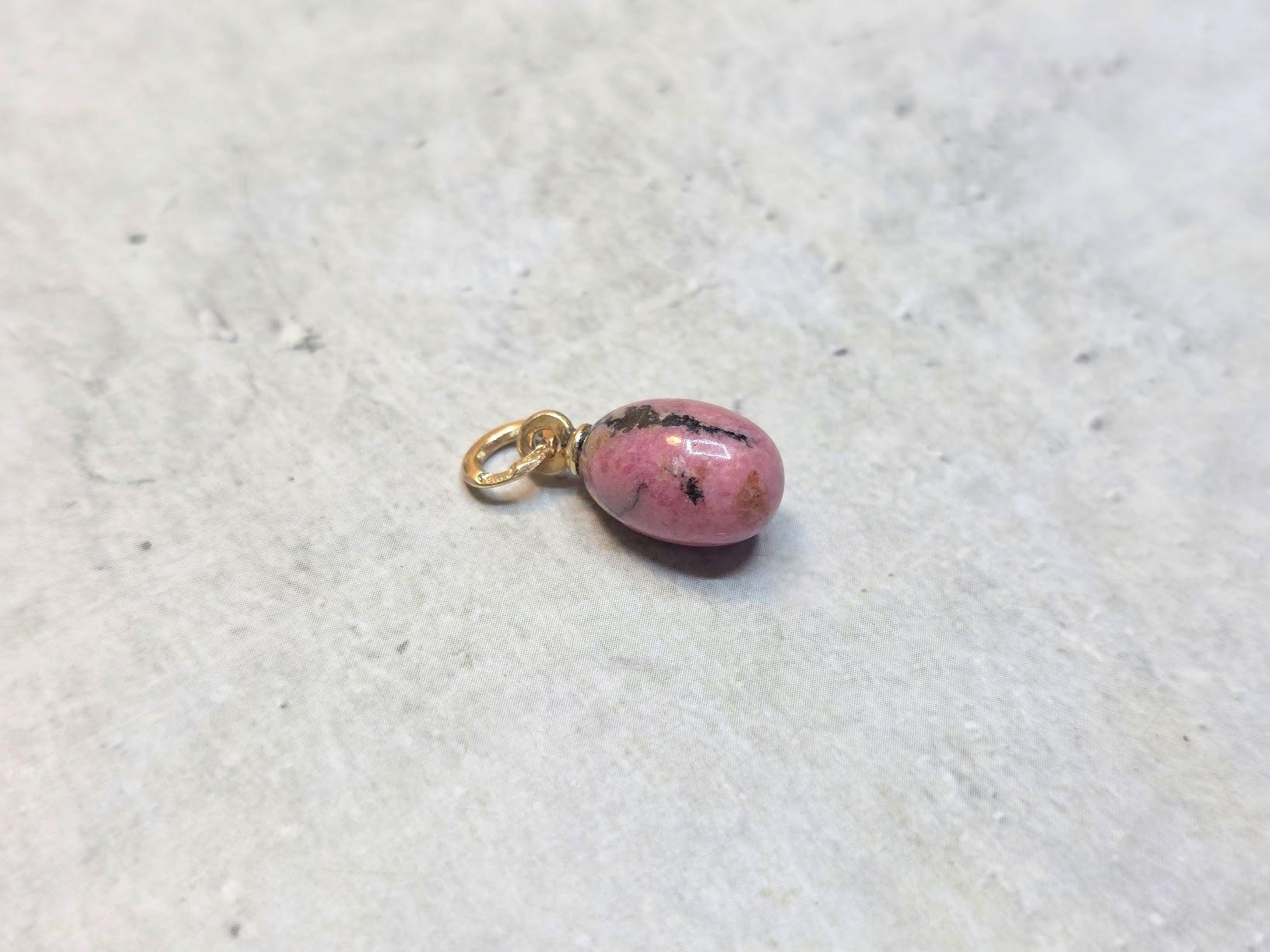 Pendentif en rhodonite Imperial Gold de Fabergé par Henrik Wigström Unisexe en vente