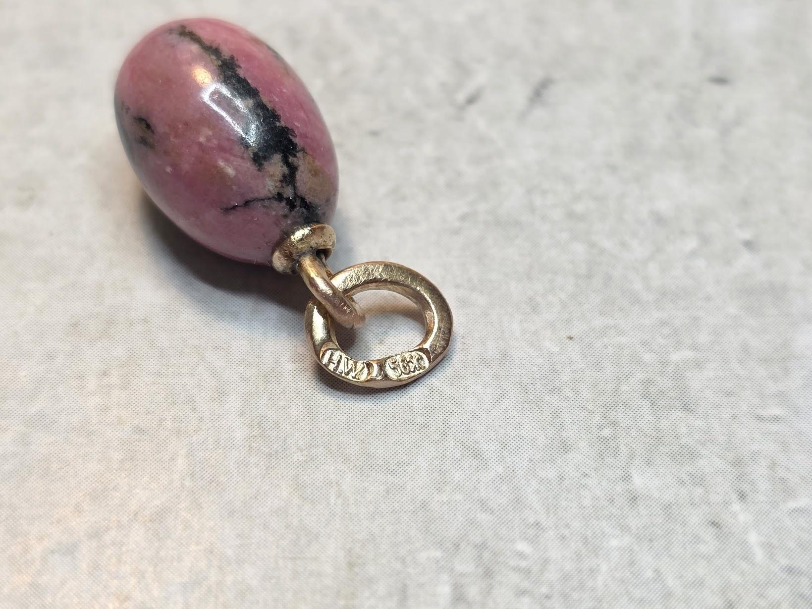 Pendentif en rhodonite Imperial Gold de Fabergé par Henrik Wigström en vente 3