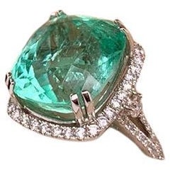 Ring 18kt Gold Colombian Emerald 13.69 cts & Diamonds
