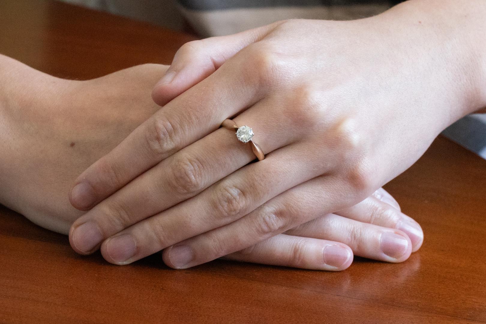 Exceptionnelle bague en or avec un diamant de taille ancienne brillant 0,89 ct. Unisexe en vente