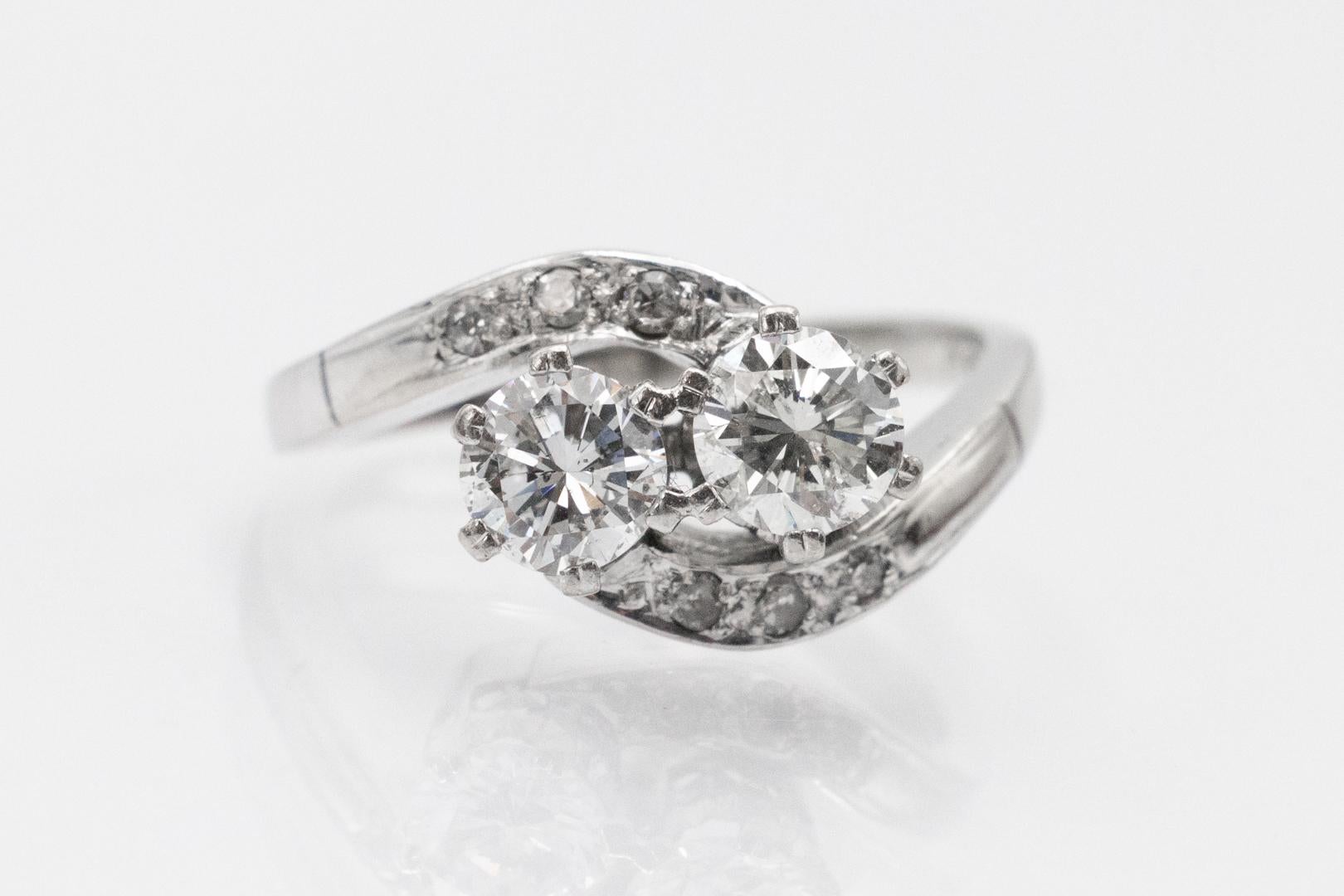 Moderne Bague Toi et Moi en or blanc avec diamants taille brillant 1,08 ct. en vente