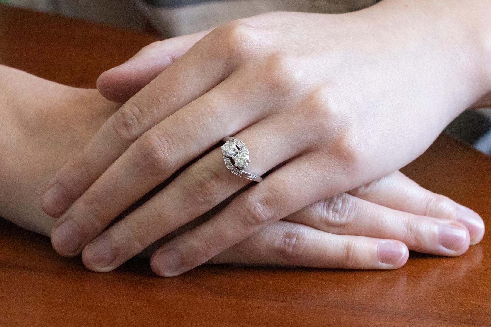 Bague Toi et Moi en or blanc avec diamants taille brillant 1,08 ct. en vente 5