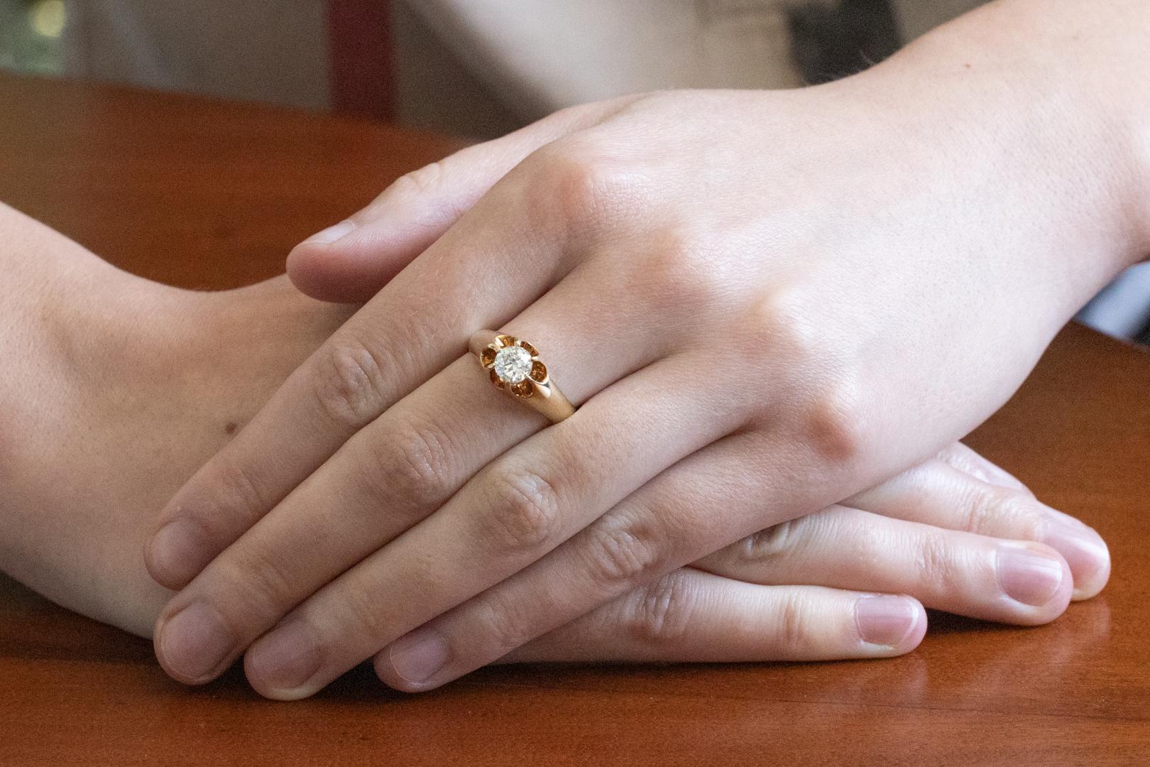 Bague solitaire en or avec diamant taille ancienne 0,80 ct. en vente 6