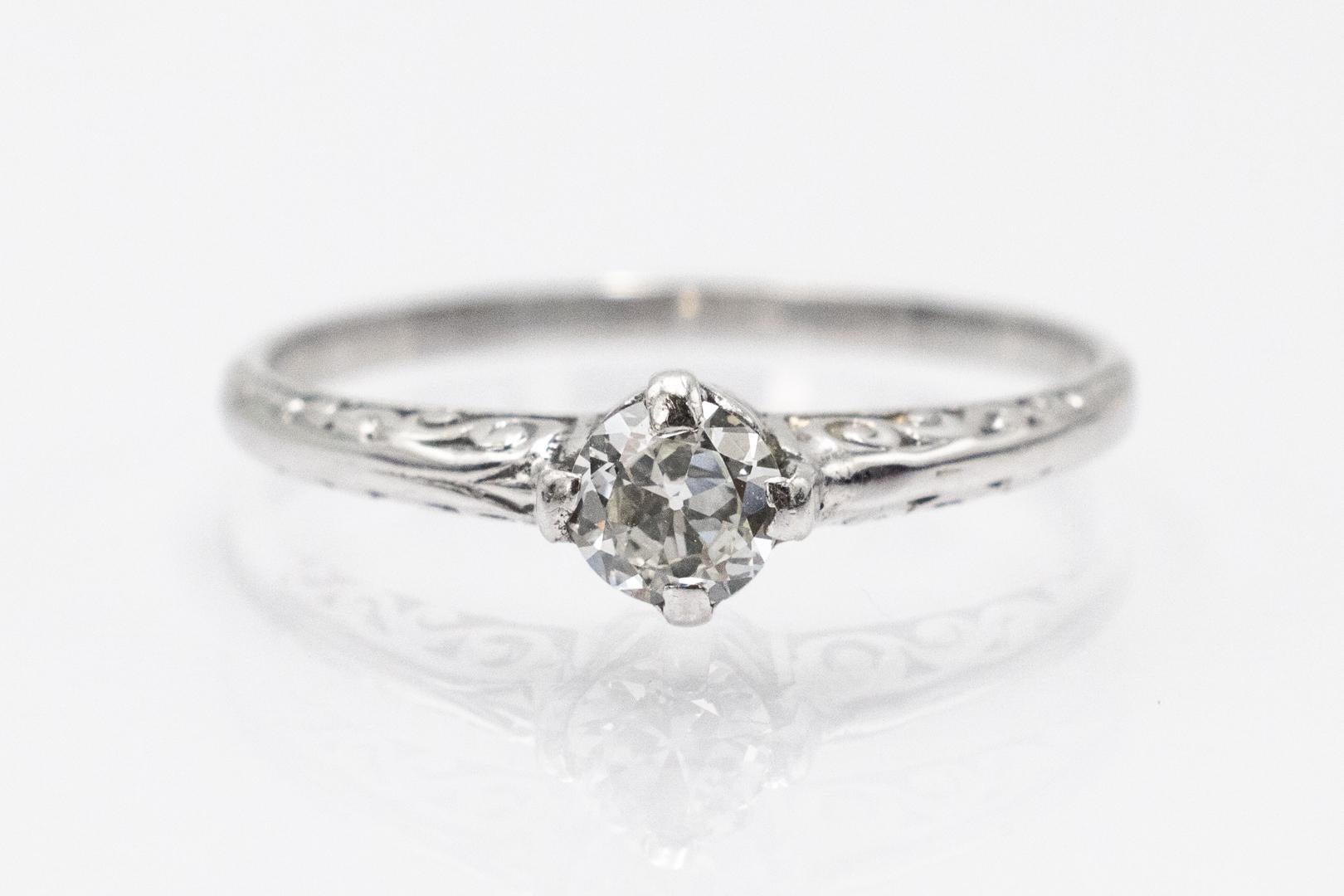 Art déco Bague en or blanc avec diamant taille ancienne 0,25 ct (pureté VS, couleur H) en vente