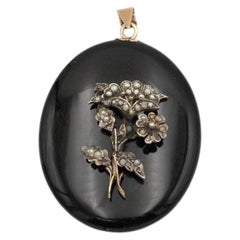 Collier antique Art nouveau avec pendentif médaillon en argent et onyx, vers 1900
