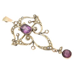 Art Nouveau brooch pendant with amethysts and pearls, England, circa 1900.