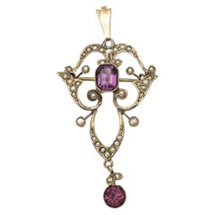 Art Nouveau brooch pendant with amethysts and pearls, England, circa 1900.