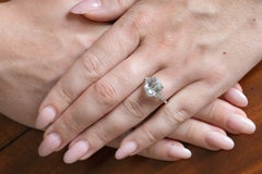 18K White Gold Contemporary Ring with 4.00ct Aquamarine & Diamonds