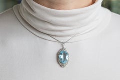 Platinum pendant with 15.00 ct aquamarine and diamonds, Art Deco 1930s.