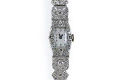 Exclusive women's watch with 4.00ct diamonds, France, 1920s.