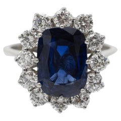 Exclusive white gold ring with a natural sapphire and 1.20 ct diamonds.