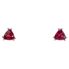 Clous d'oreilles à double griffe en or blanc 14 carats avec tourmaline rose trillion