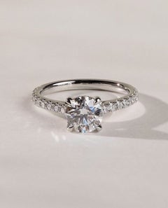 Rund geformt Moissanit Verlobungsring 925 Sterling Silber Hidden Halo Ring.