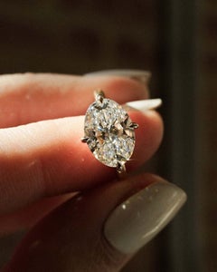 Anello Hidden Halo in oro massiccio 14k Anello di moissanite taglio ovale Anello solitario.