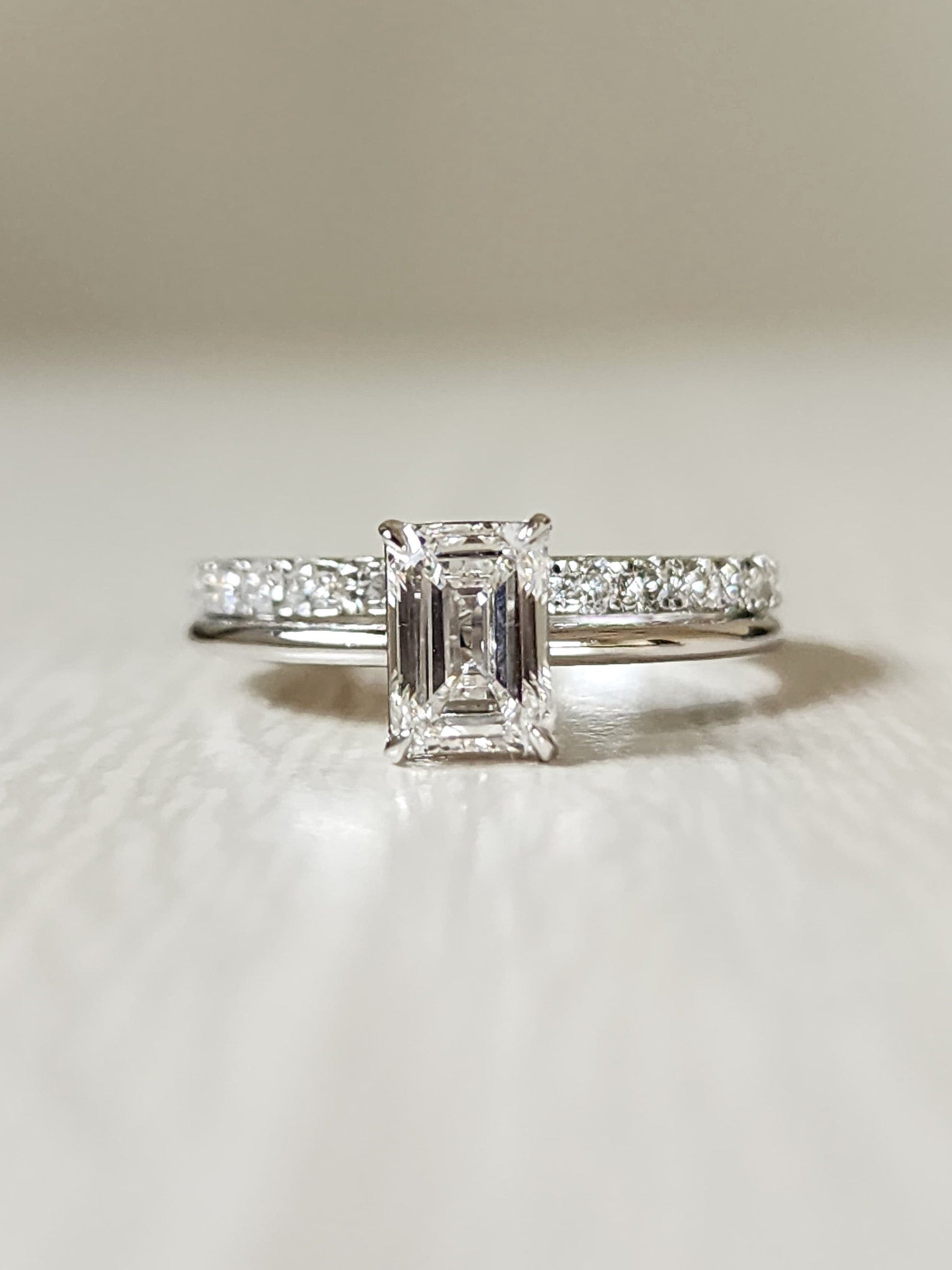 1.8 mm Moissanite Half Eternity Pave Wedding Band For Women 925 Sterling Silver. en vente