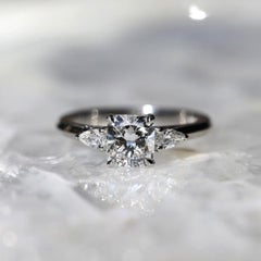 Anello con tre pietre di moissanite con taglio a cuscino Anello di fidanzamento in argento 925 Regalo
