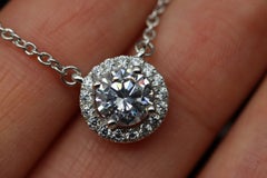 1 Karat Rundschliff Halo Moissanit Halskette 925 Sterlingsilber Geschenk zum Muttertag.