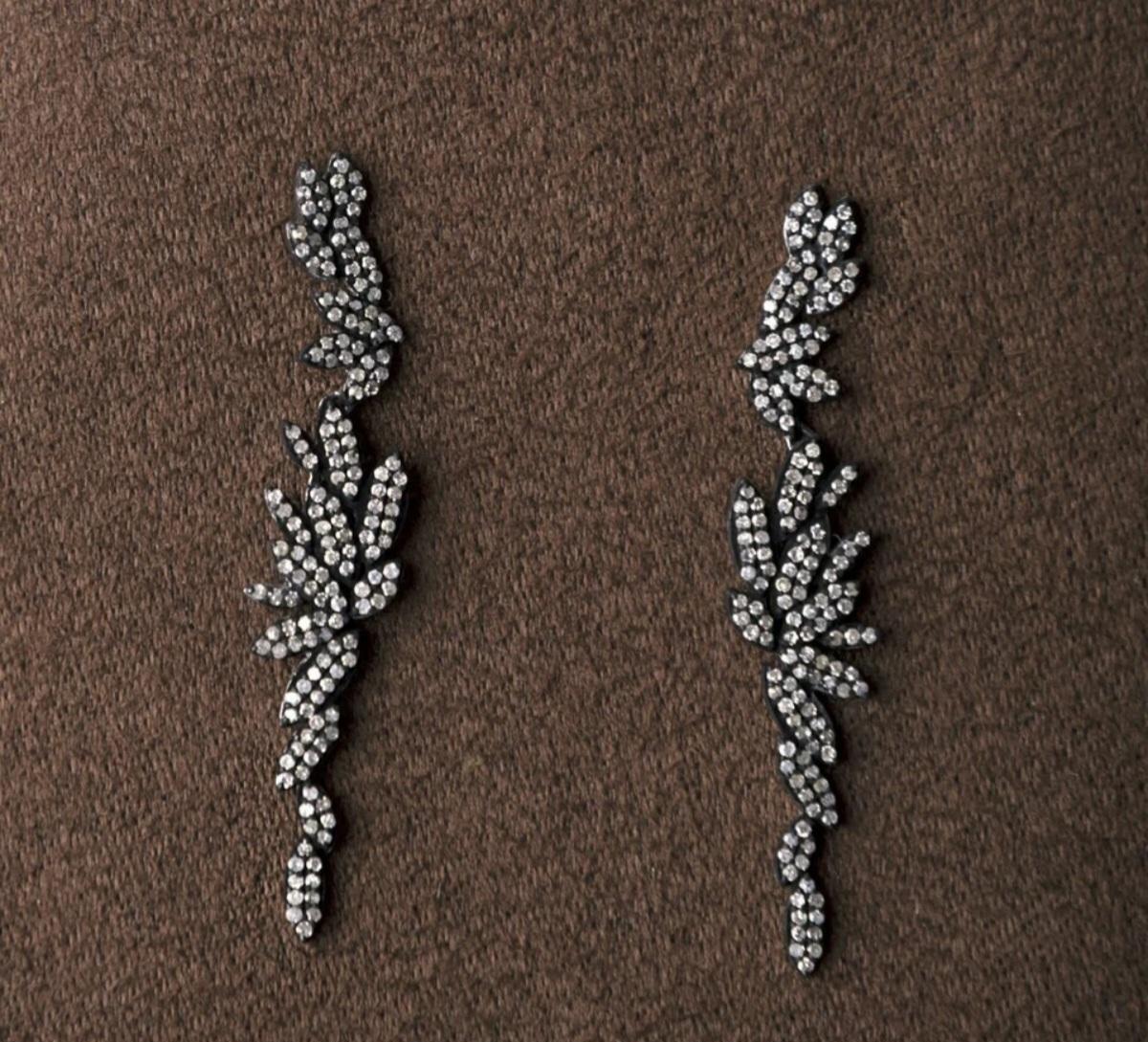 Art Déco Orecchino con diamante naturale ad ala in argento 925 Regalo di compleanno con diamante. in vendita