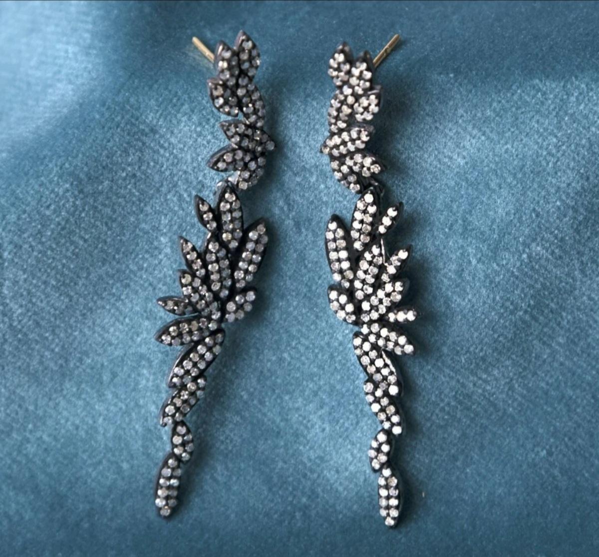 Orecchino con diamante naturale ad ala in argento 925 Regalo di compleanno con diamante. In condizioni Nuovo in vendita a Chicago, IL