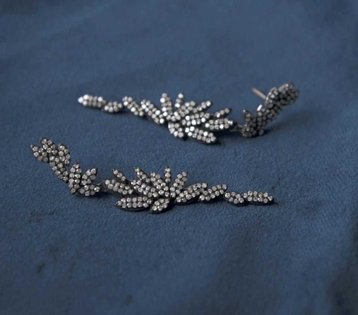 Orecchino con diamante naturale ad ala in argento 925 Regalo di compleanno con diamante. in vendita 2