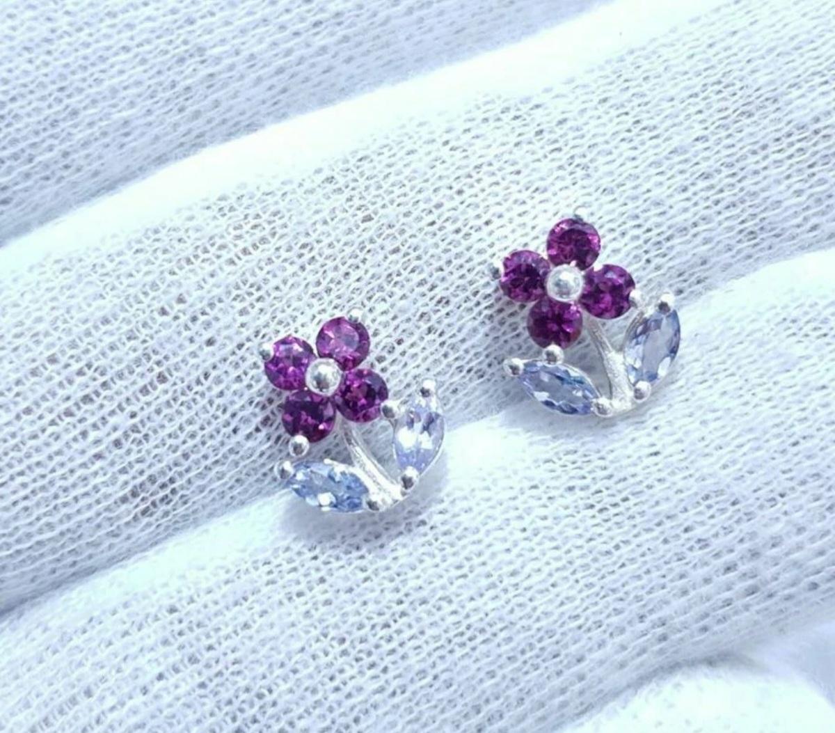 Donna Orecchini a forma di fiore di granato viola in argento 925 con borchia di tanzanite per il regalo di Natale in vendita