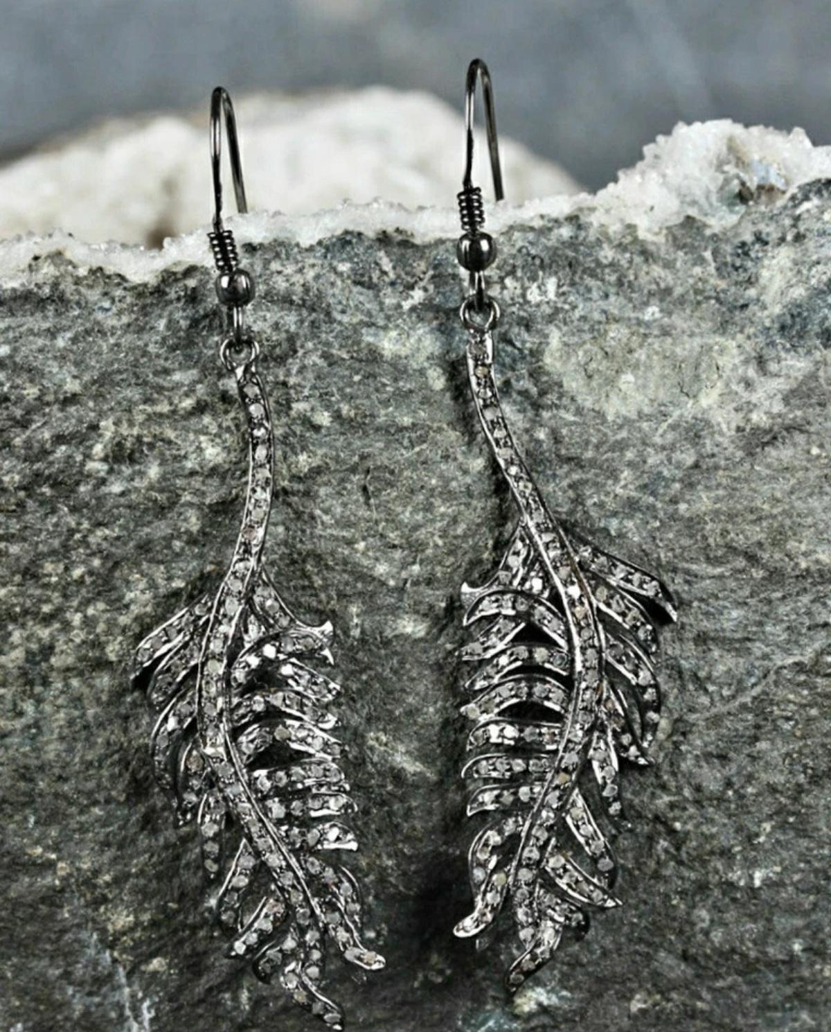 Art Déco Orecchino a foglia con gancio francese con diamante naturale in pavé A. Silver 925. in vendita