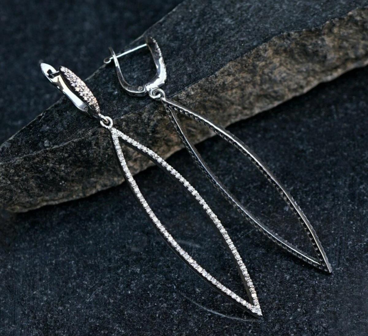 Orecchino con diamante a forma di marquise Orecchino con diamante a forma di marquise in argento 925 Regalo di nozze. In condizioni Nuovo in vendita a Chicago, IL
