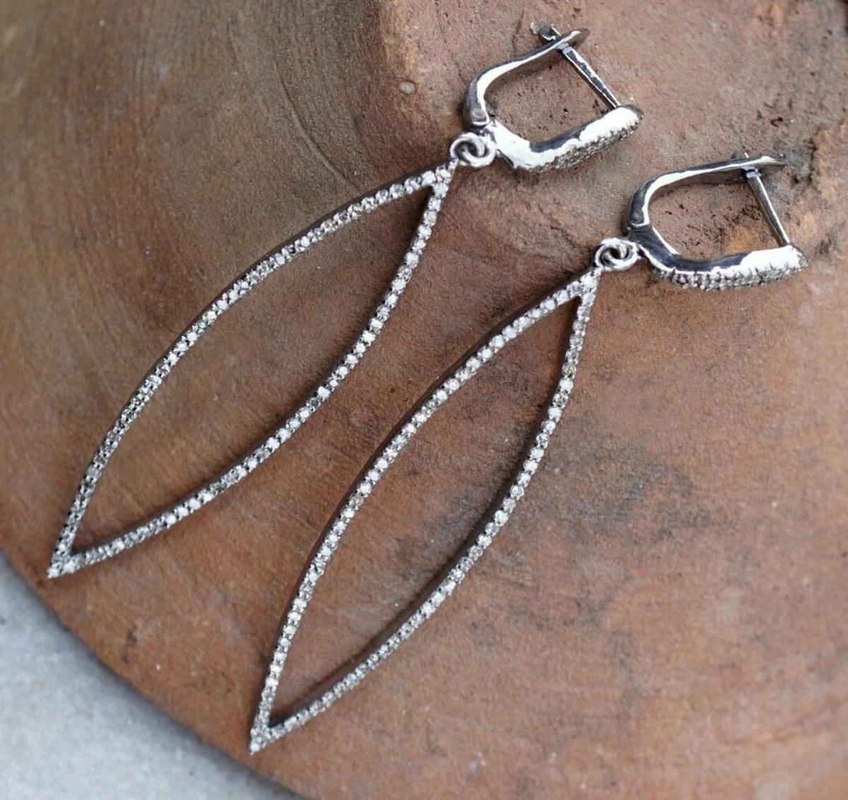 Orecchino con diamante a forma di marquise Orecchino con diamante a forma di marquise in argento 925 Regalo di nozze. in vendita 1