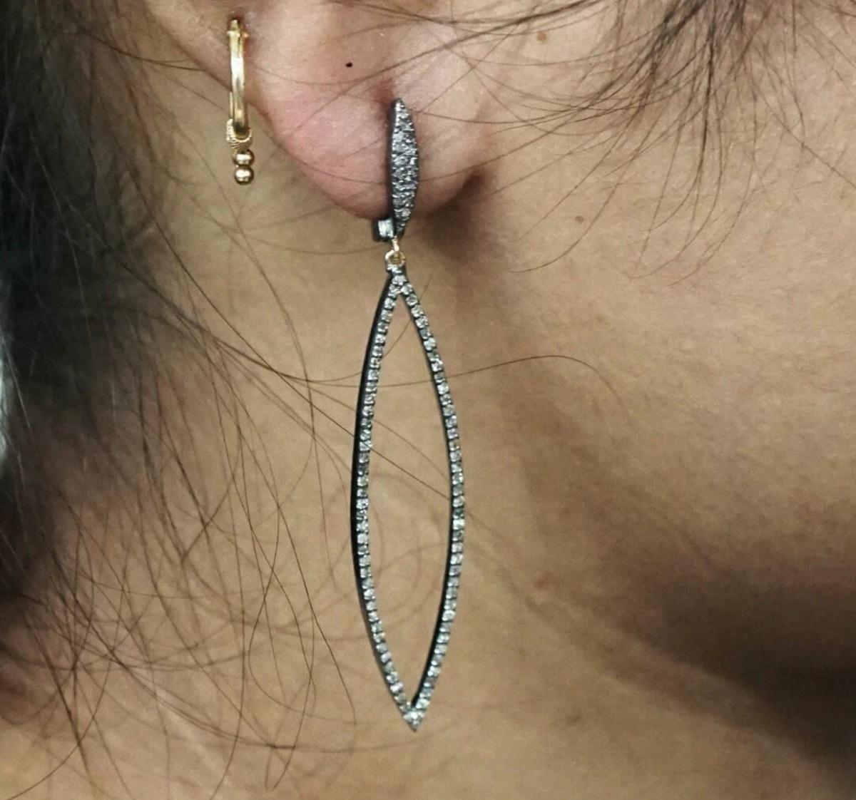 Orecchino con diamante a forma di marquise Orecchino con diamante a forma di marquise in argento 925 Regalo di nozze. in vendita 3