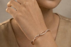 Bracciale rigido da donna con diamanti incastonati a pavé, in argento sterling 925.