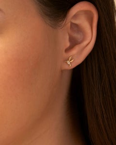 Ohrstecker aus 14-karätigem Massivgold mit natürlichen Pavé-Diamanten in Form kleiner Vögel.