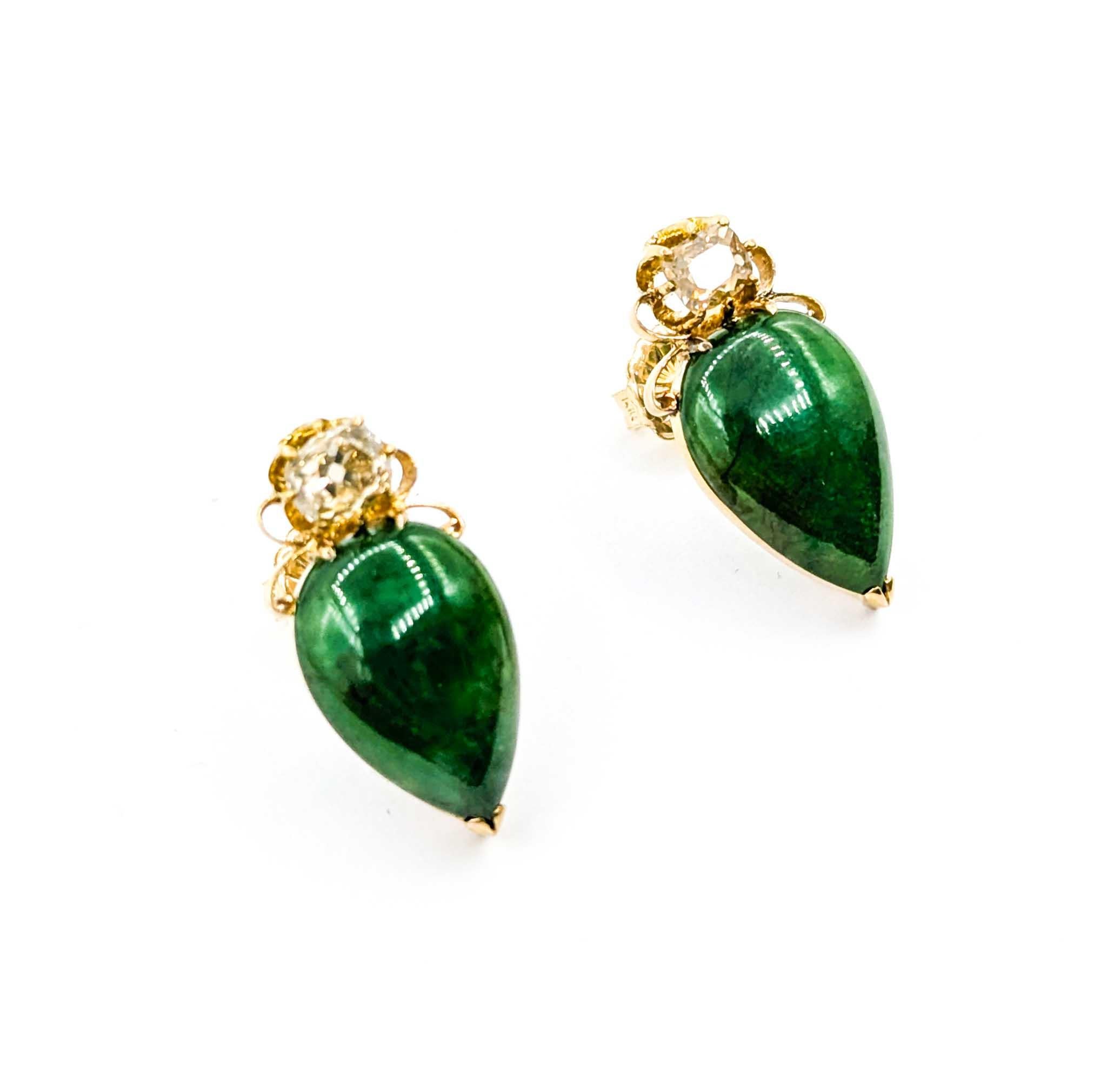 Boucles d'oreilles en or jaune 9k avec diamants et jade Excellent état - En vente à Bloomington, MN