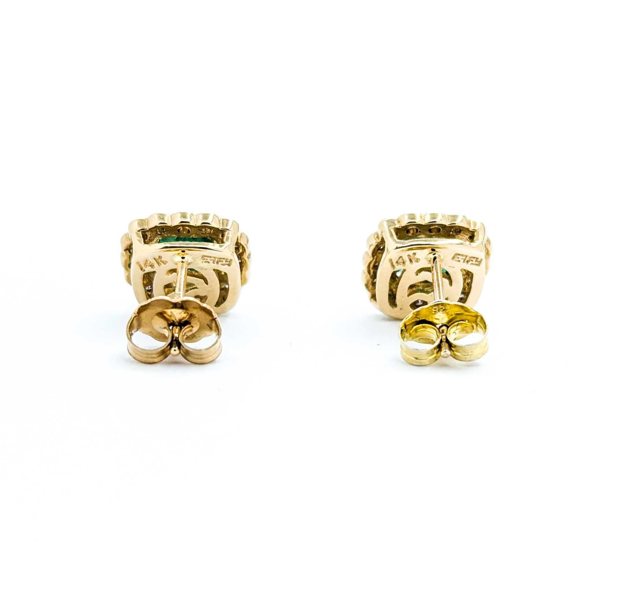 Boucles d'oreilles en or jaune 14k avec émeraudes et diamants Pour femmes en vente