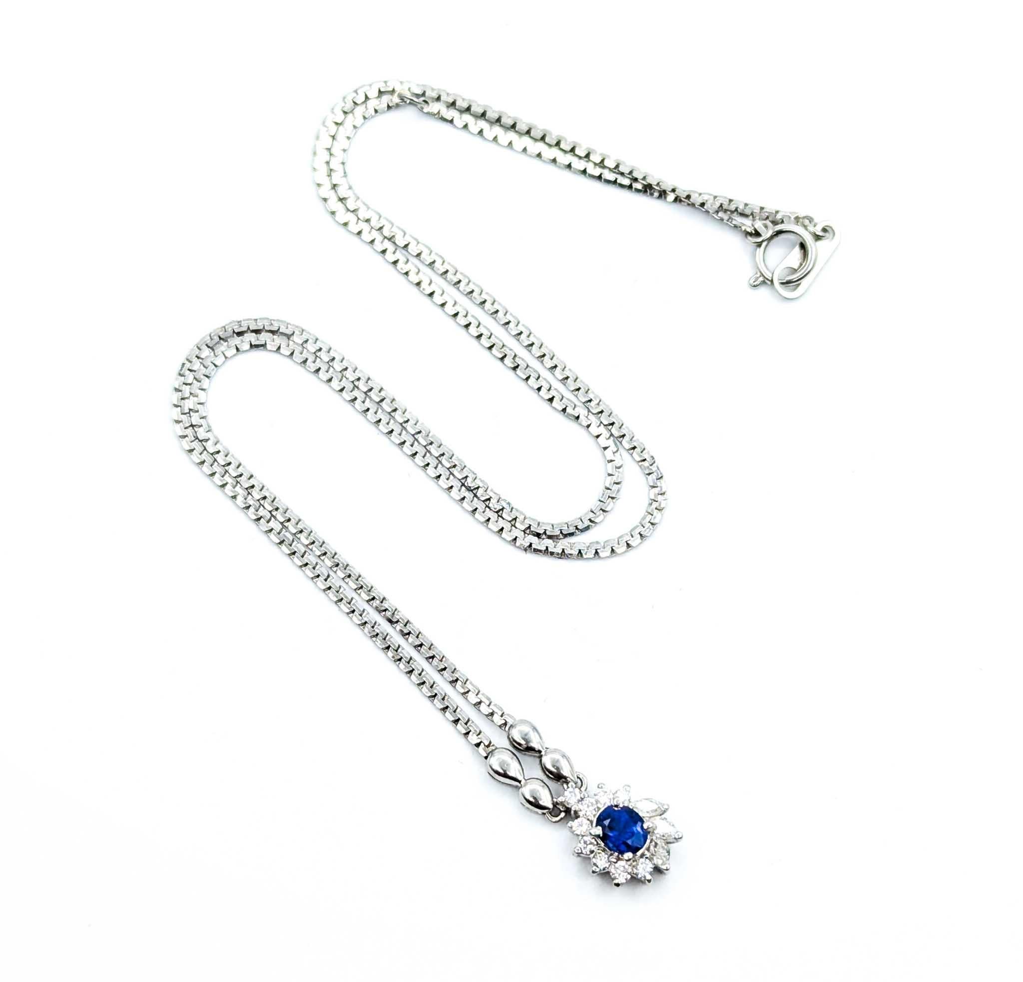 Collana di zaffiri e diamanti in oro a stella 850pt

Questa straordinaria collana mette in mostra il fascino accattivante di zaffiri e diamanti incastonati in un brillante oro a stella da 850pt. Al centro di questo elegante pezzo c'è uno zaffiro da