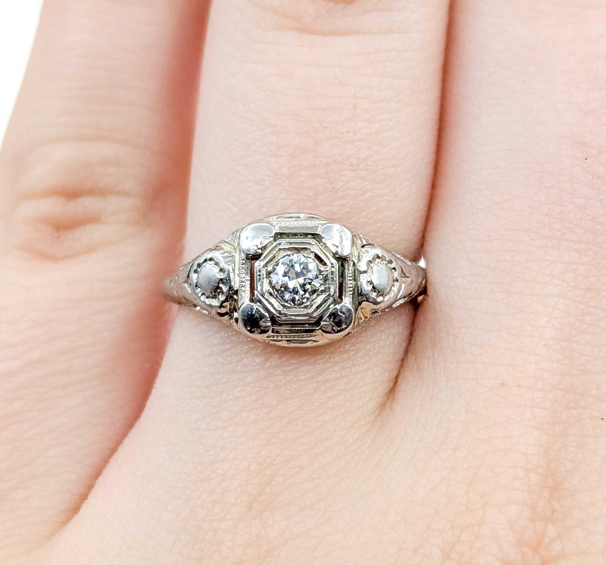 Donna Anello con diamante in filigrana in oro bianco 18 carati in vendita