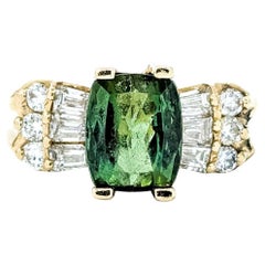 Anillo de Turmalina Verde y Diamante en Oro Amarillo de 14K
