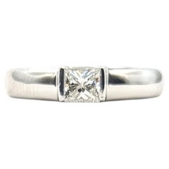 Anello solitario con diamante taglio princess in platino