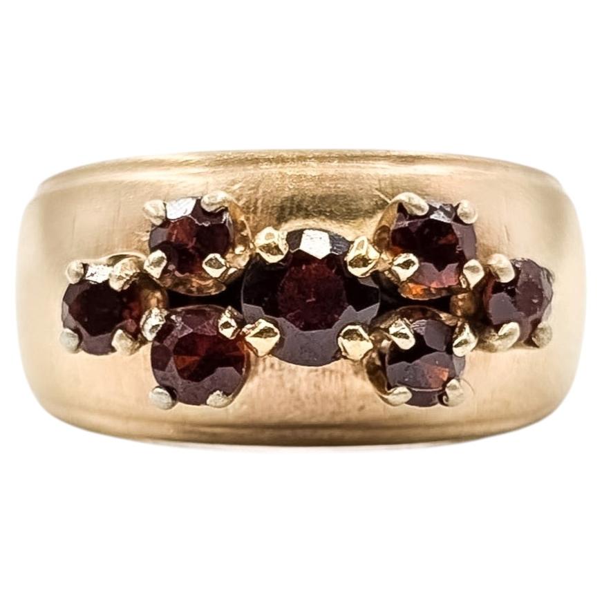Anillo Granate Clásico en Oro Amarillo de 14k