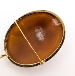 Shell Cameo Brooch Pendant in 14k Yellow Gold