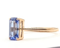 Bague solitaire en tanzanite taille émeraude effilée, en or rose 18 carats
