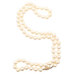 Collana vintage a filo di perle coltivate con chiusura in filigrana in oro giallo 14k