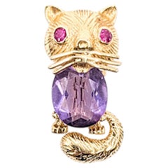 Verspielte Katzenbrosche aus Rubin und Amethyst im Mid-Century-Stil aus 14-karätigem Gelbgold