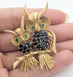Vintage-Brosche mit Saphir und Smaragd in Form einer Horn-Eule aus 18-karätigem Gelbgold