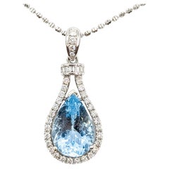 Collana con ciondolo a goccia in acquamarina e diamanti, in oro bianco 18 carati