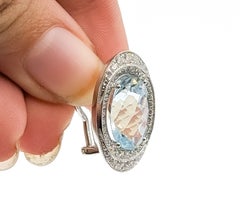 Orecchini con acquamarina e diamanti a corona in oro bianco 14k con finitura milgrain