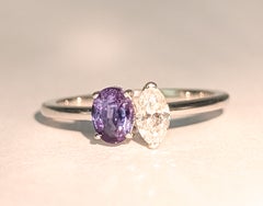 Anillo «Toi et Moi» con alejandrita y diamantes de talla marquesa, en oro blanco de 14k